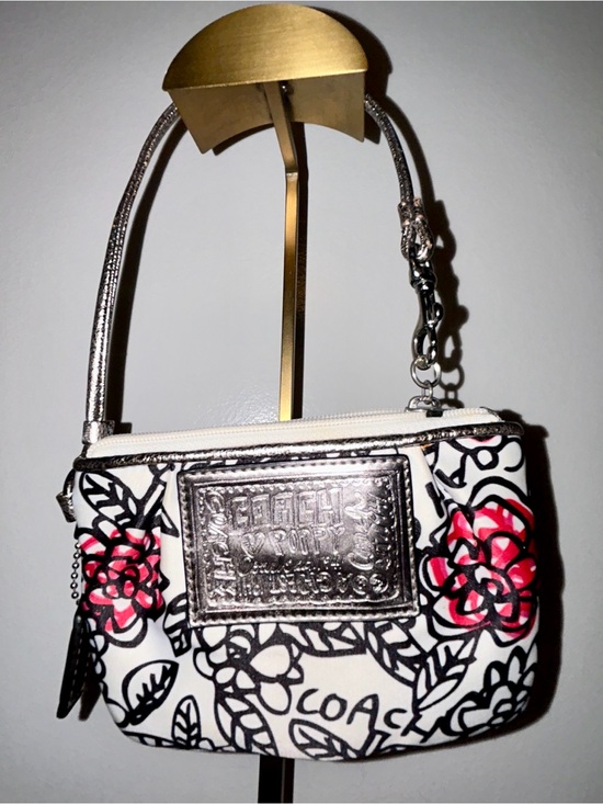 Coach Handbags - Coach Poppy Graffiti Floral Wristlet. Y2K